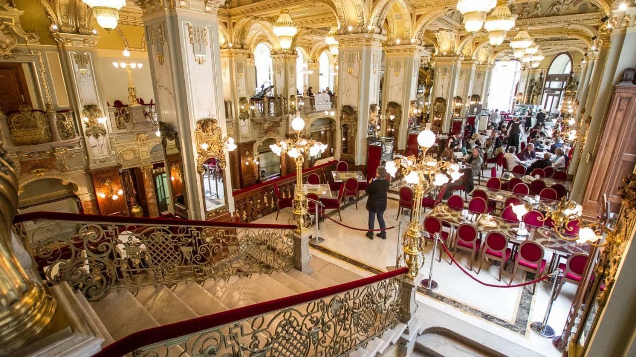 Andrassy Boulevard Budapest Extérieur photo